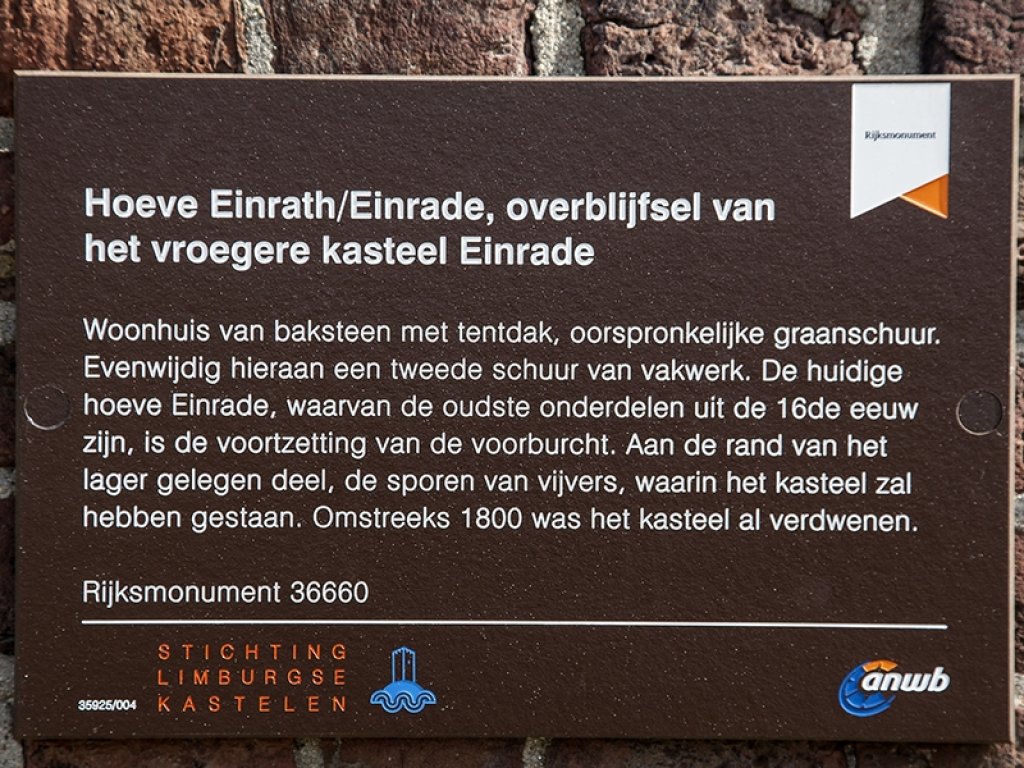Monumentbord over de geschiedenis van Hoeve Einrath/Einrade.